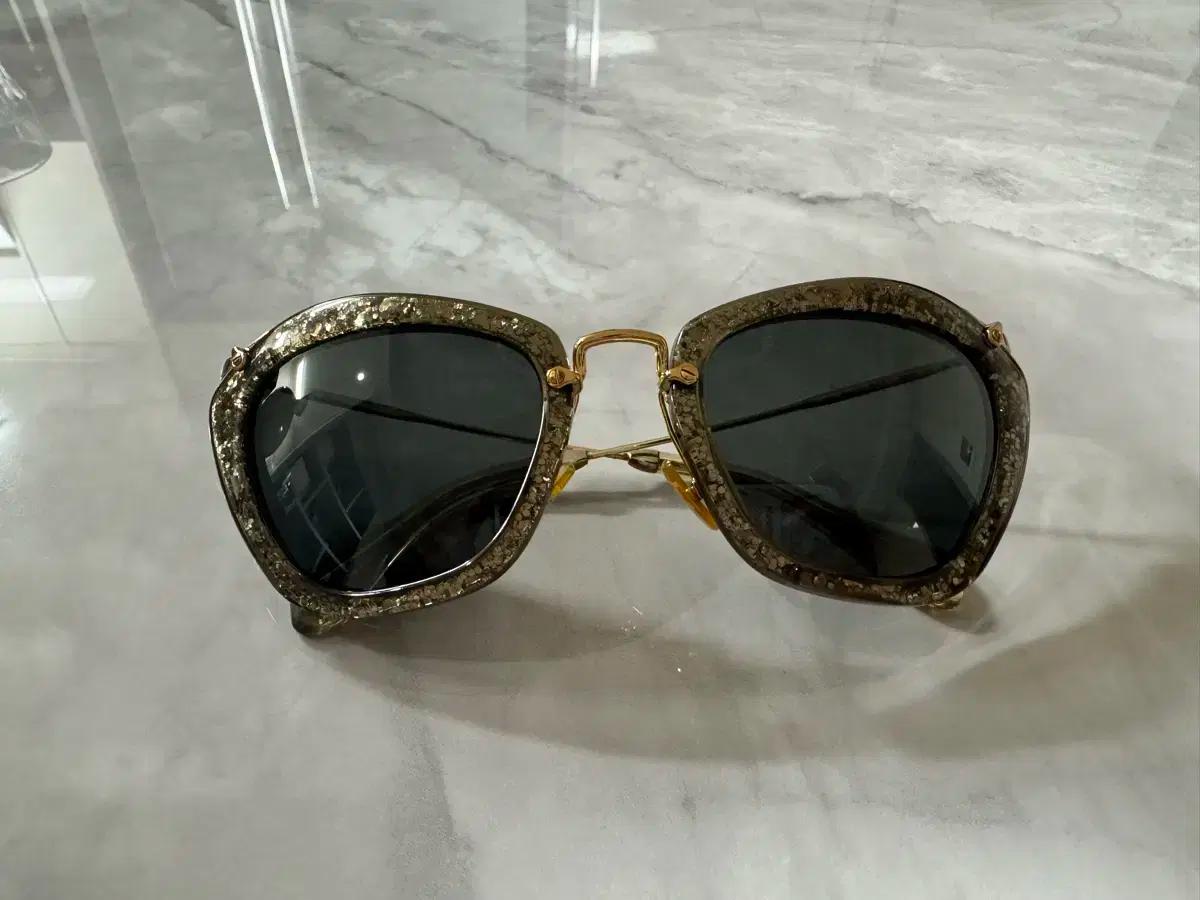 미우미우(miumiu) 선글라스 SMU10N IAH-1A1