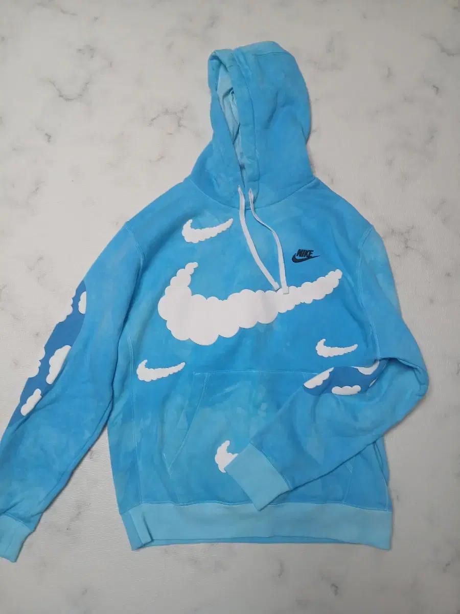 나이키 스우시 구름 후드티 하늘색