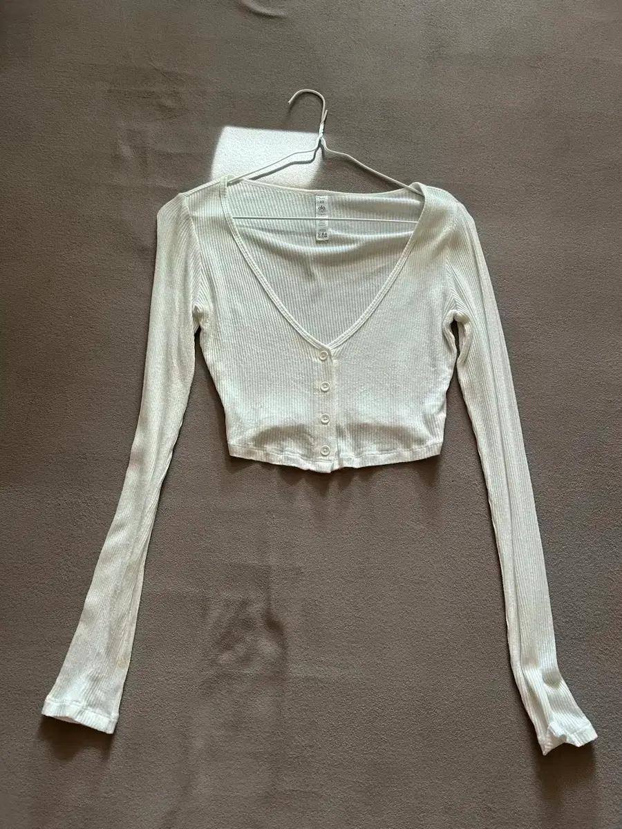 알로 크롭 롱슬리브리스 운동복 alo yoga 아이보리 탑