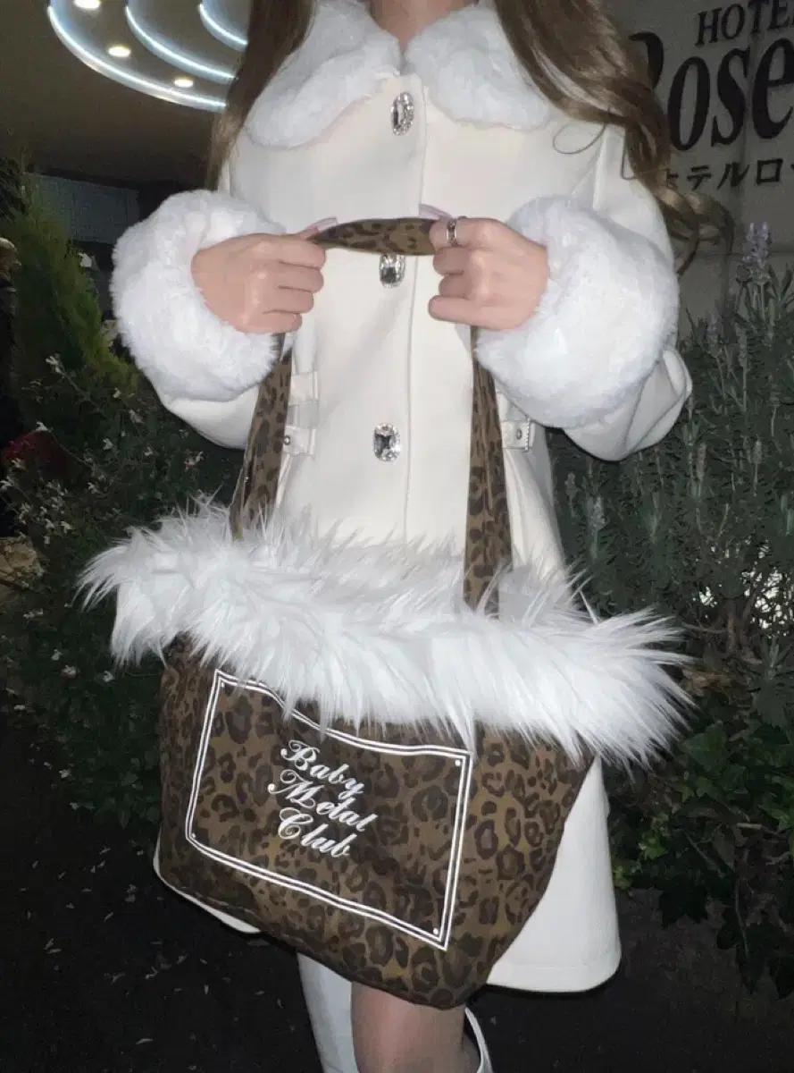 베메클 샤기백 화이트 베이비메탈클럽 샤기 베이비 퍼 갸루 가방 bmc