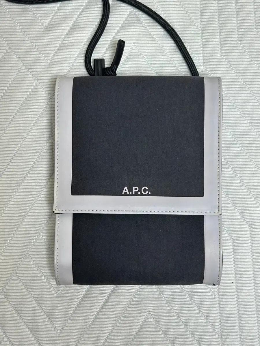 A.P.C 아페쎄 크로스백