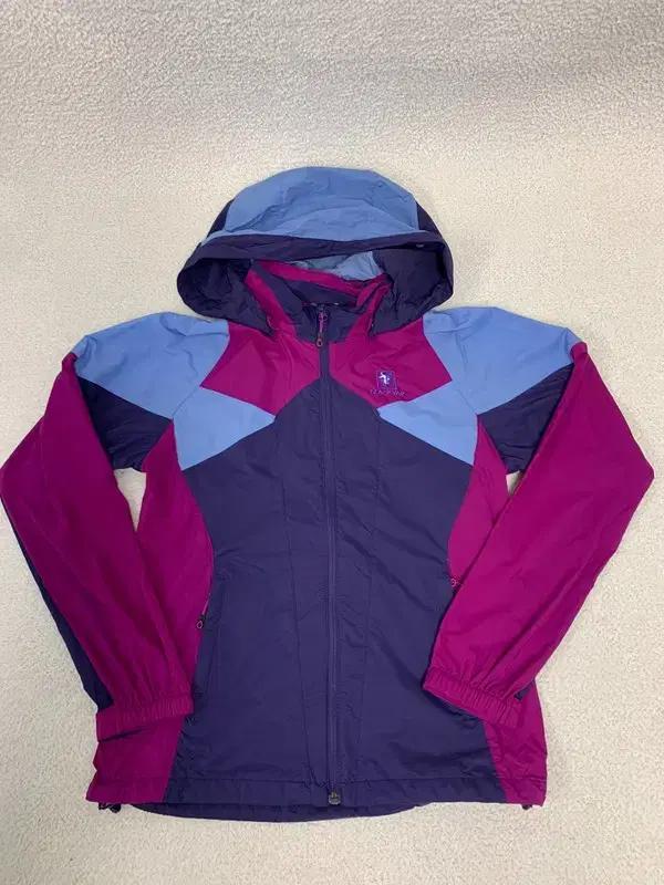 BLACK YAK 바람막이