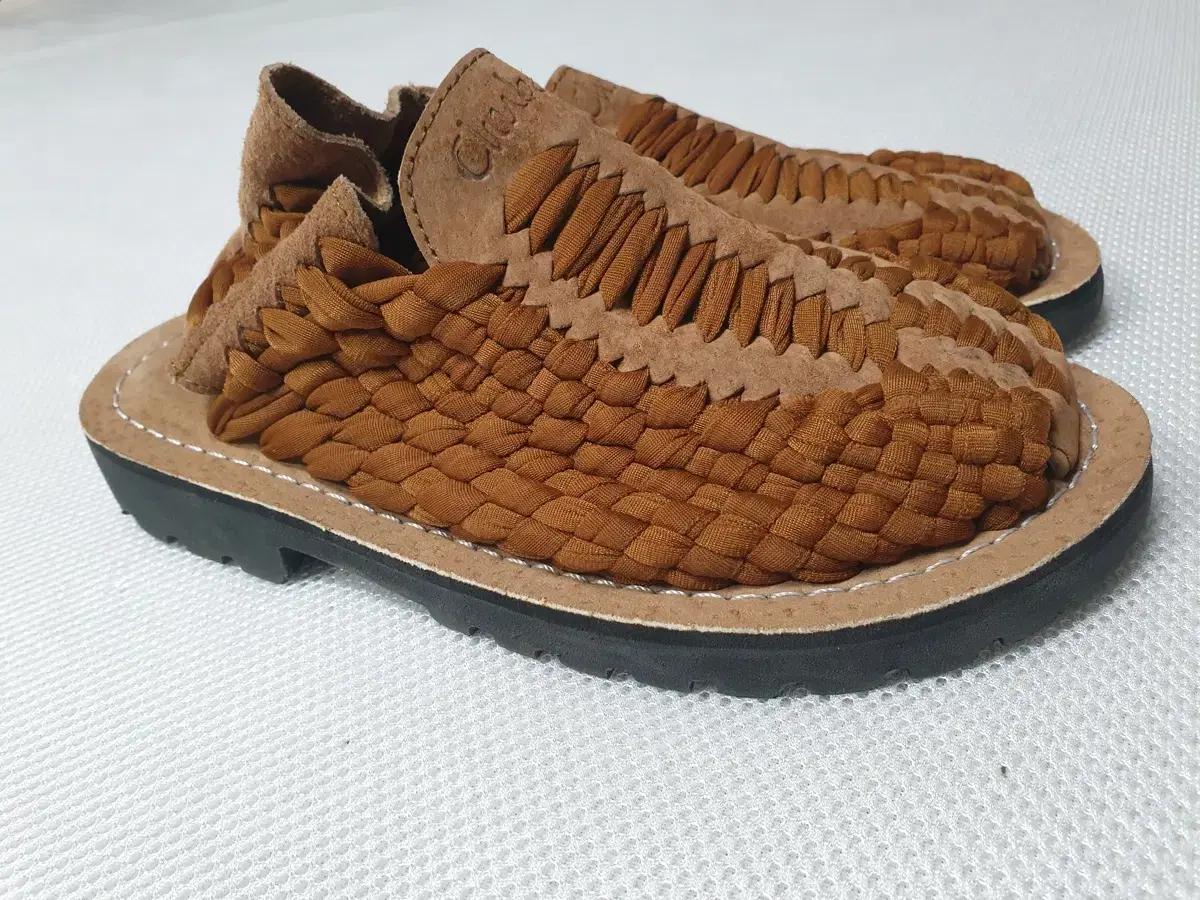 츄바스코 아즈텍 가죽 샌들 230