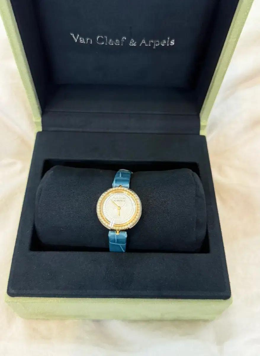 반클리프 뻬를리 워치 옐로골드 자개 23mm