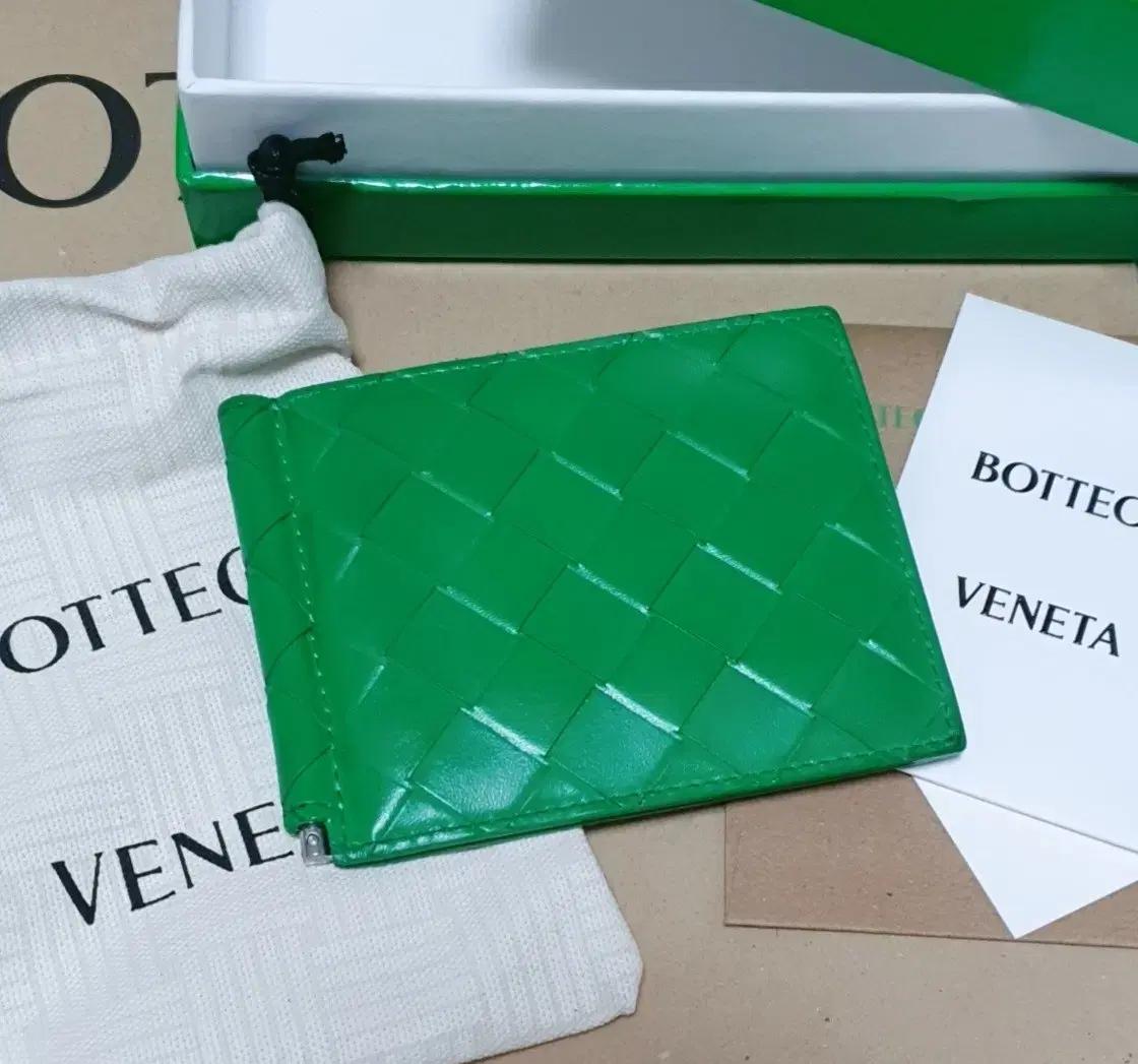보테가베네타 인트레치아토 머니클립 반지갑 592626 파라킷 그린 정품
