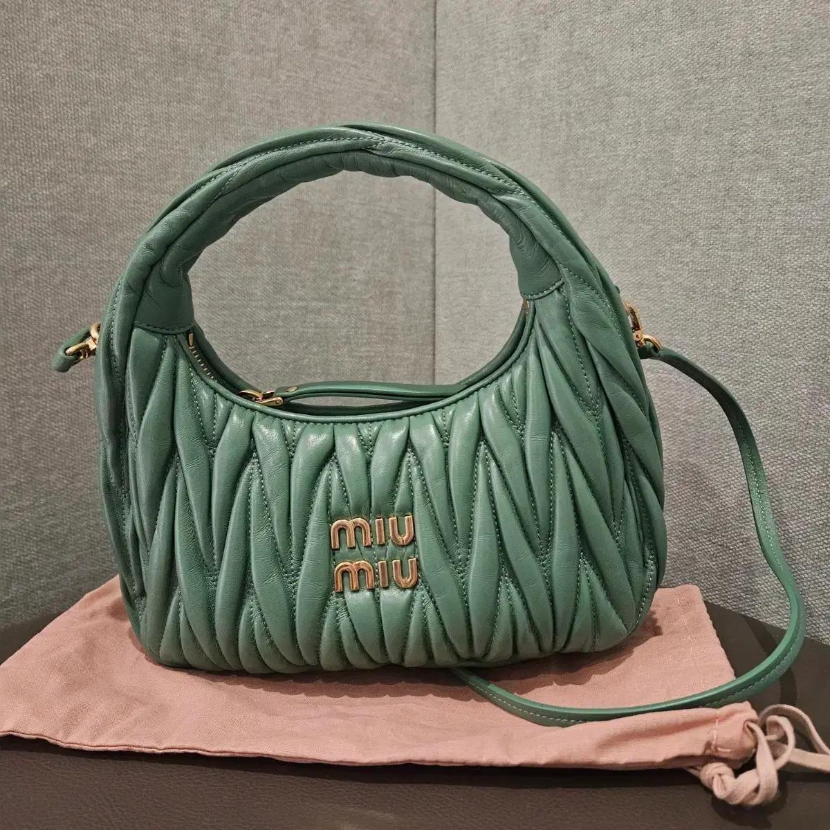 정품 미우미우 완더 마틀라세 호보백 그린
