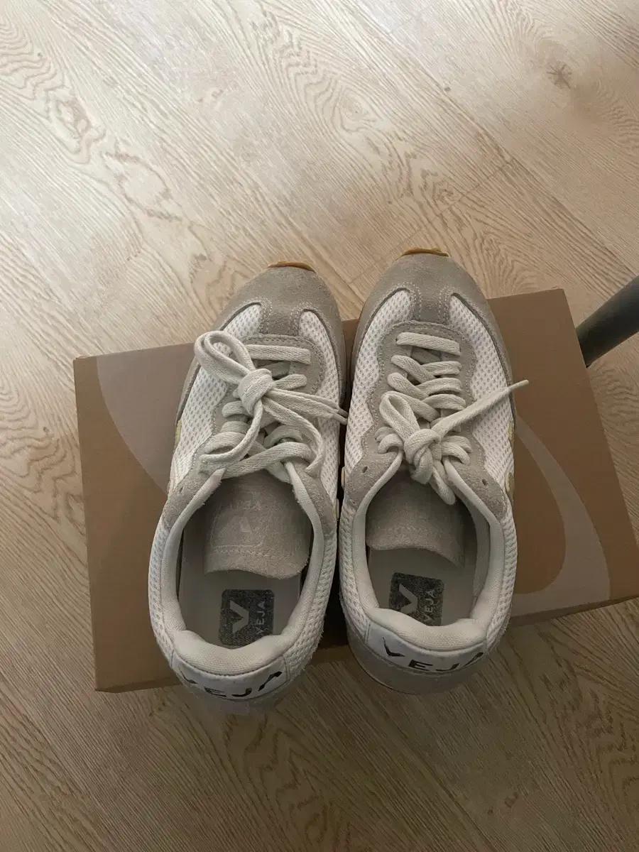 VEJA 베자 리오 브랑코 스니커즈 230