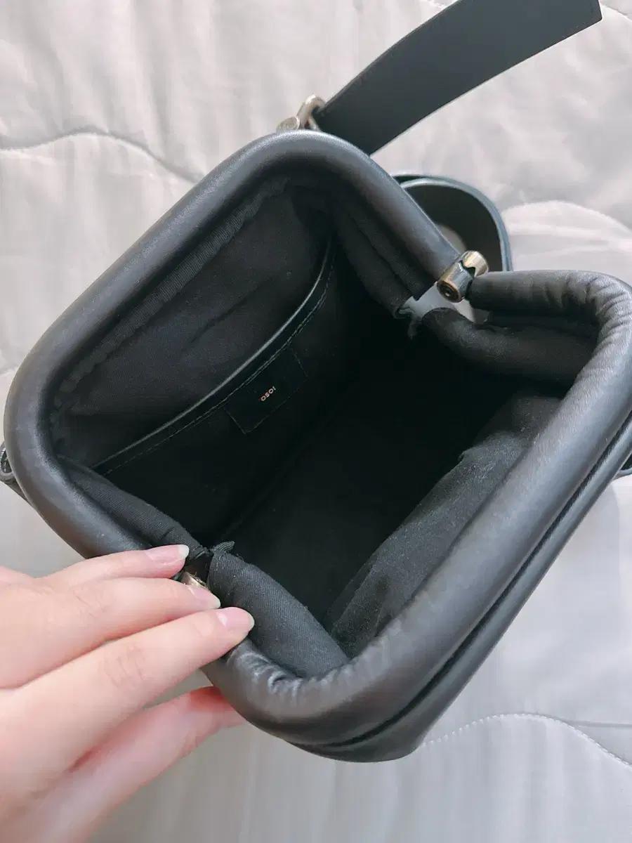 오소이 가방 블랙 미니 크로스백