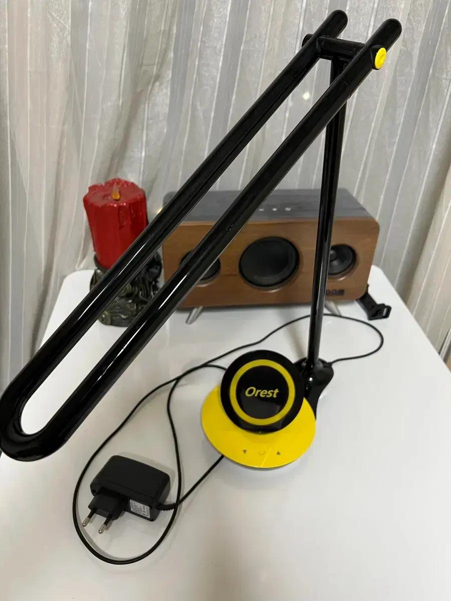 Orest 테이블 램프 led 무선 충전 기능 포함