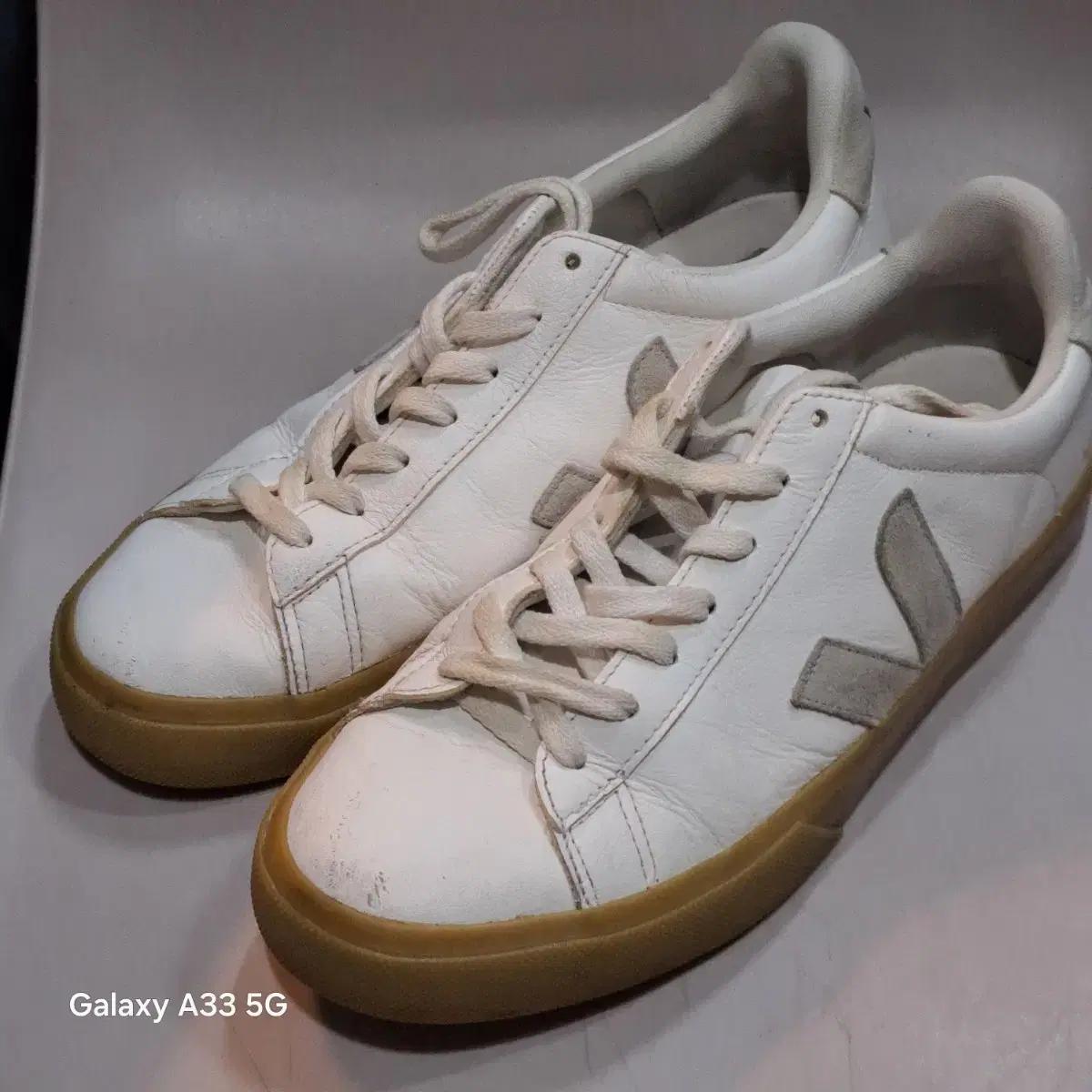 Veja 베자 화이트 스니커즈 270mm