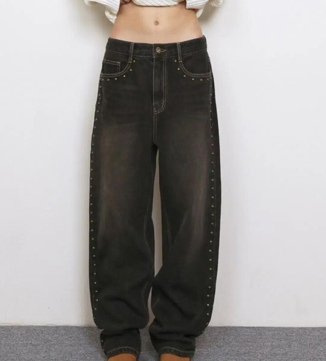 폴리수엠 스터드진2사이즈/WARM STUDDED WASHED JEANS