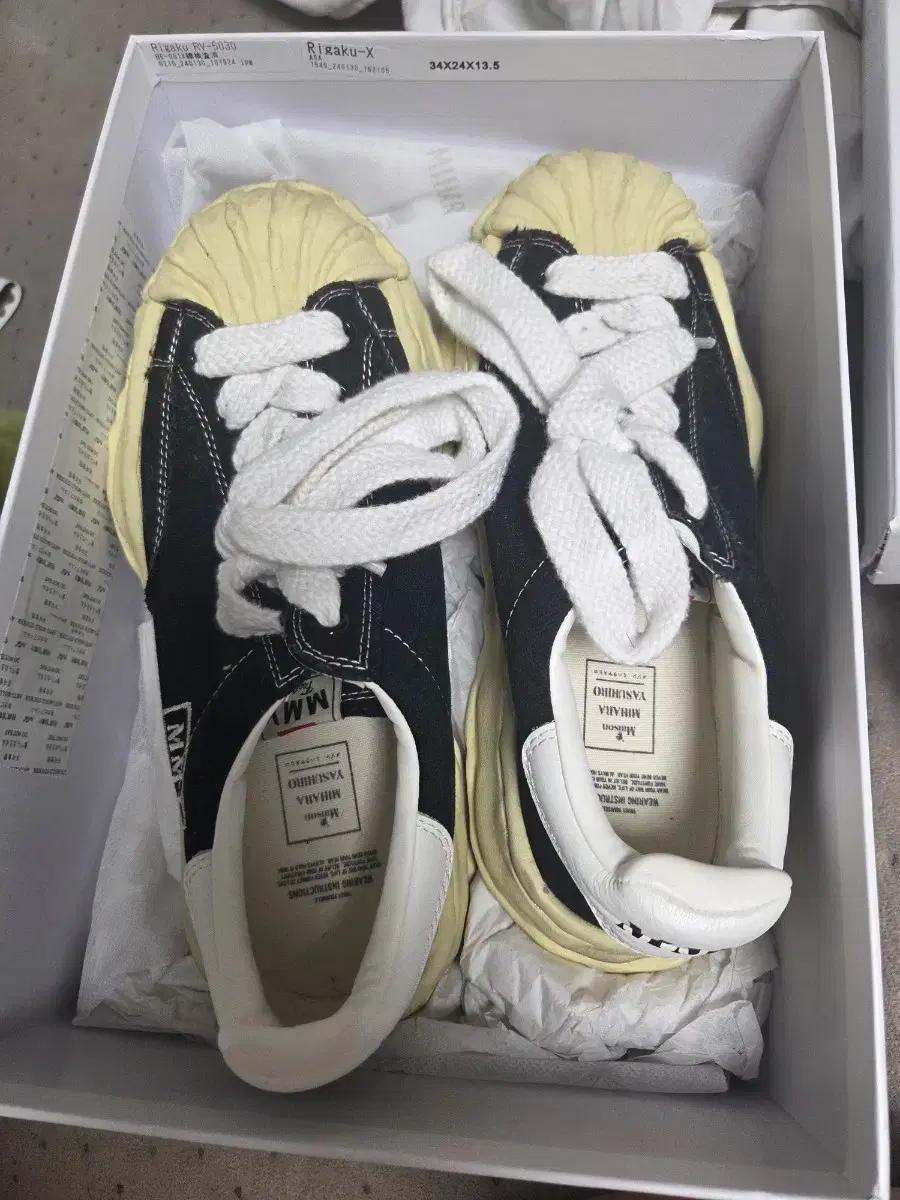 미하라 야스히로 블랙 스니커즈