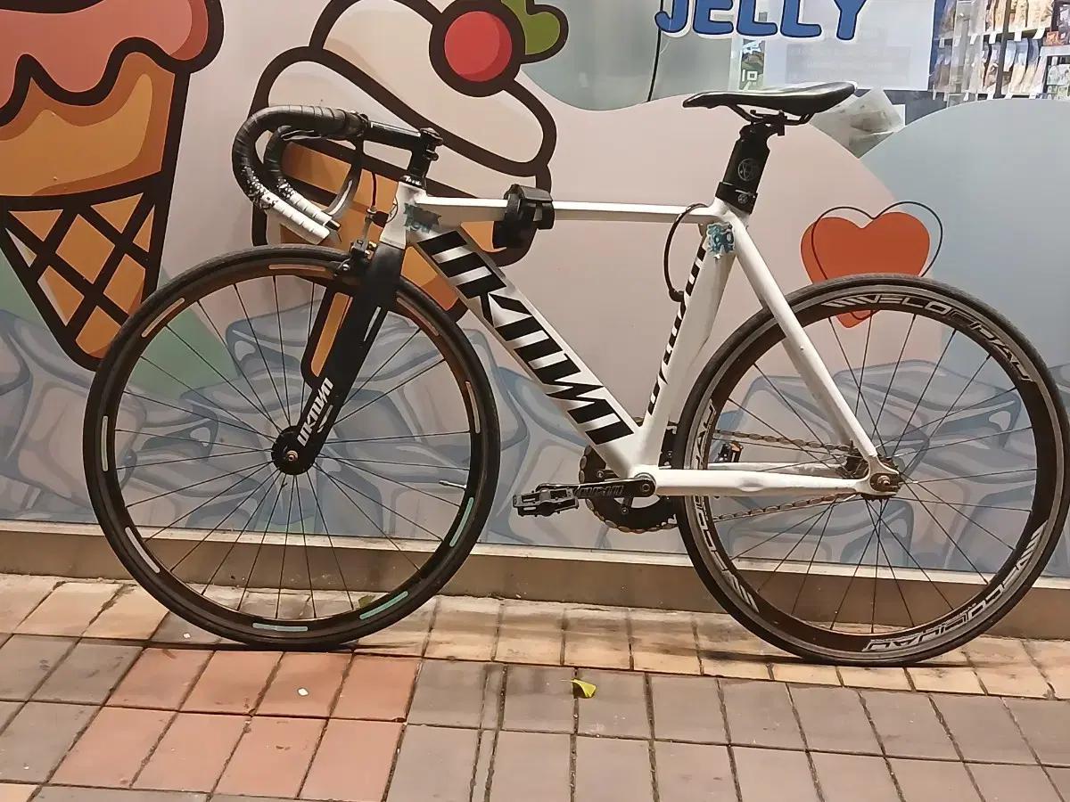 언노운 싱귤러리티2 2024년식 화이트 급처