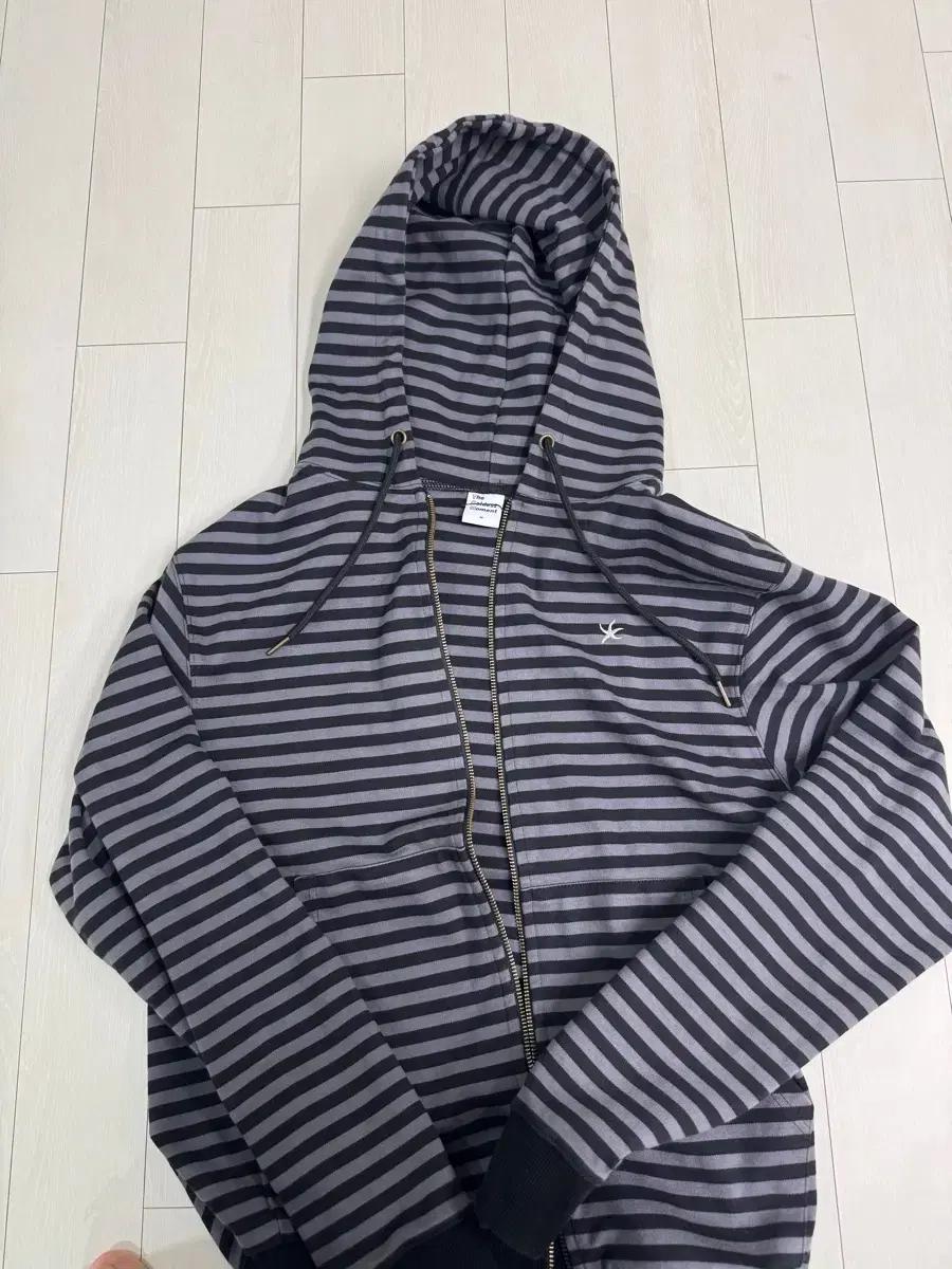 더콜디스트모먼트 후드집업 m