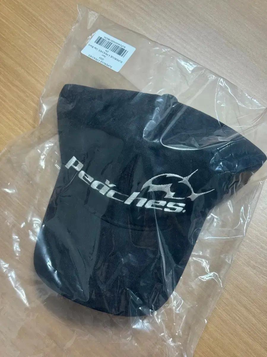 SUPERVIVE X PEACHES 볼캡 블랙(택포)