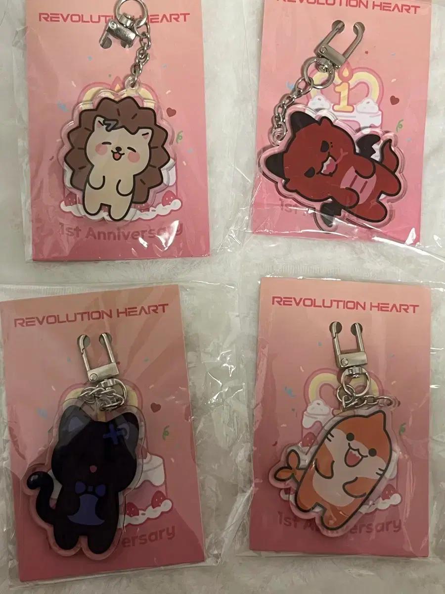 리레볼루션 1주년 키링