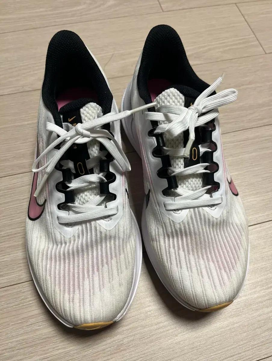 (1회착용) 나이키 윈플로 9 조깅 달리기 러닝 런닝화 235