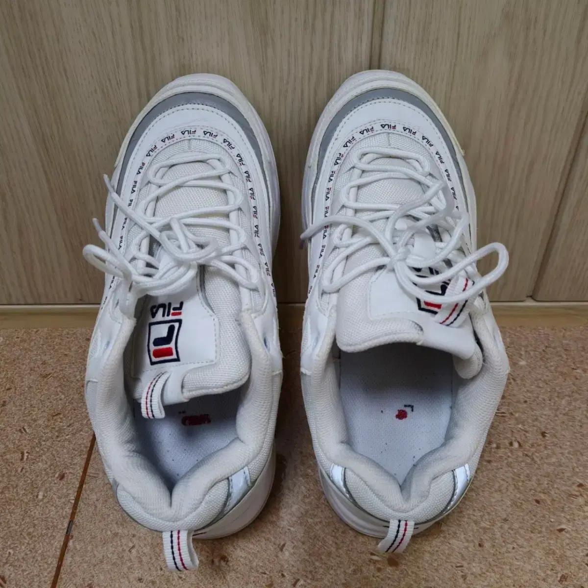 휠라 FILA 흰색 운동화 스니커즈