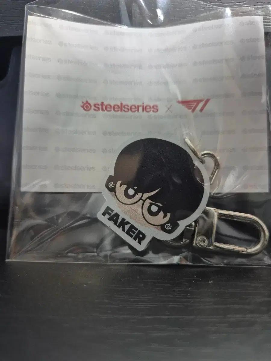 스틸시리즈 T1 페이커 키링 굿즈