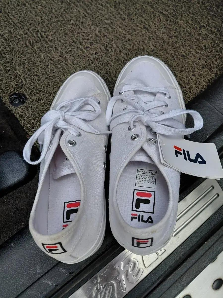 휠라 FILA 흰색 스니커즈 새상품