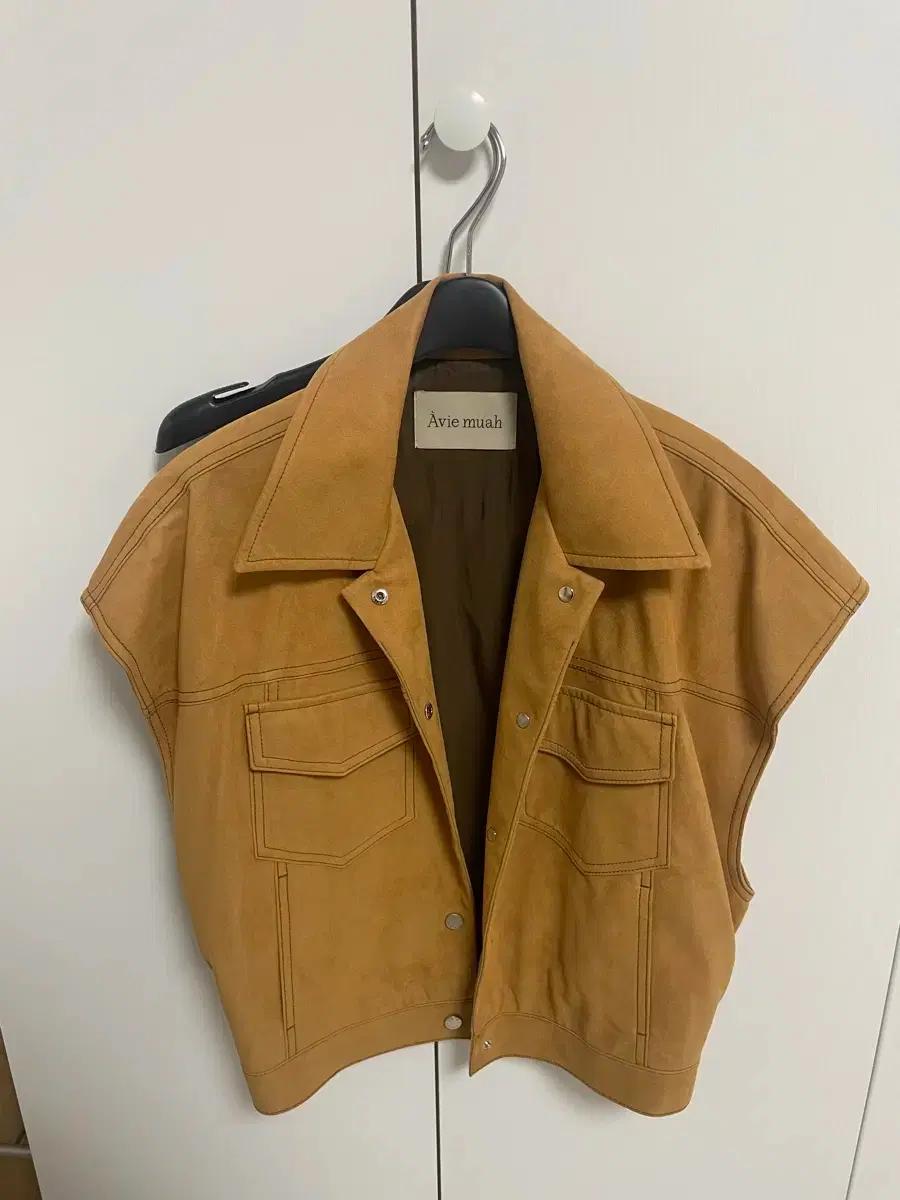 아비에무아 브라운 조끼