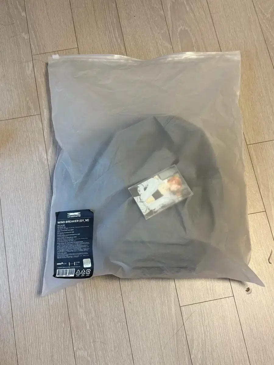 르세라핌 이지 팝업 바람막이M