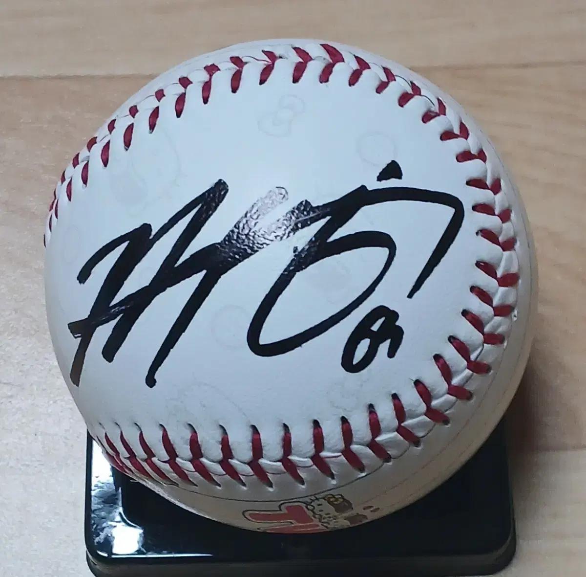 LG 트윈스 헬로키티 김영우 친필 싸인볼