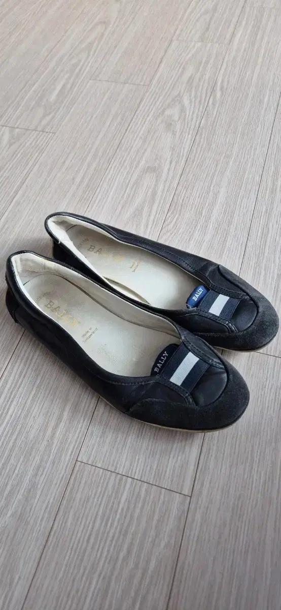 발리 여성 35.5 플랫슈즈 블랙