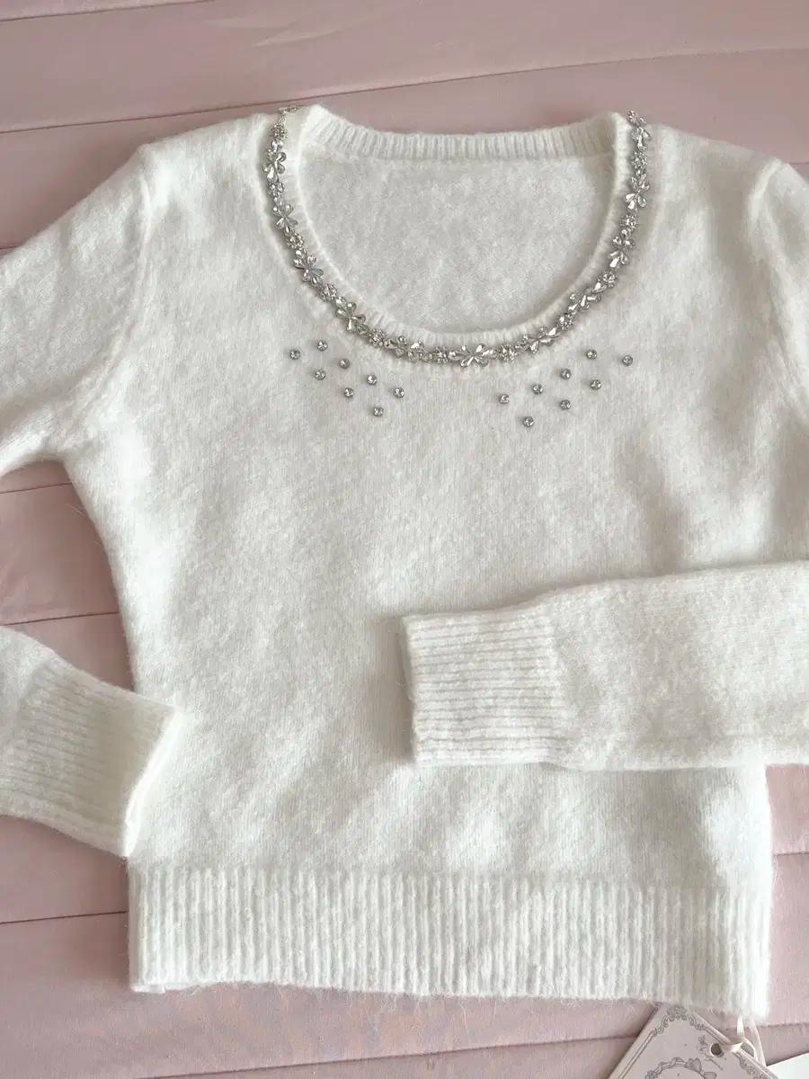 윈터 큐빅 화이트 니트 클리시어 베이비메탈클럽 서쿠키