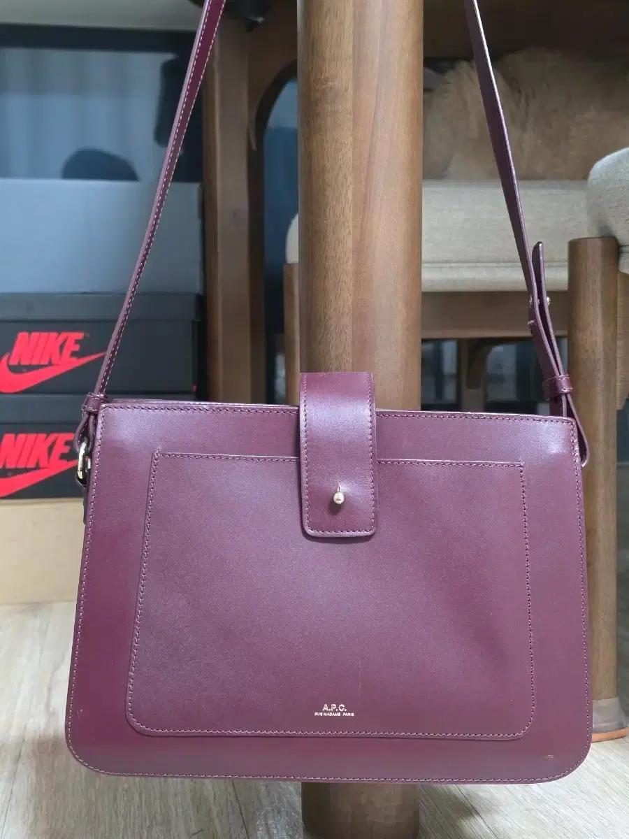 A.P.C 아페쎄 버건디 알반백