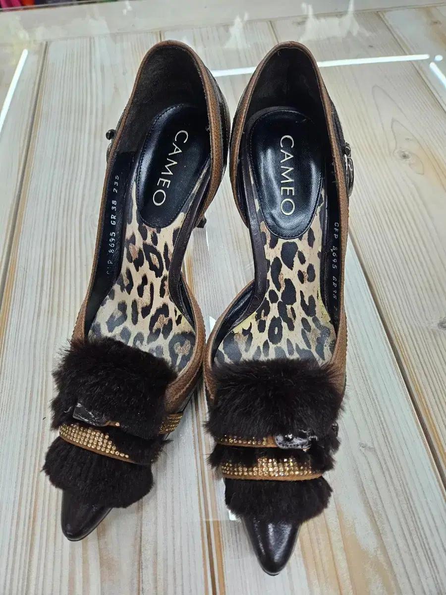 금강제화 카메오 퍼비즈장식 구두 235