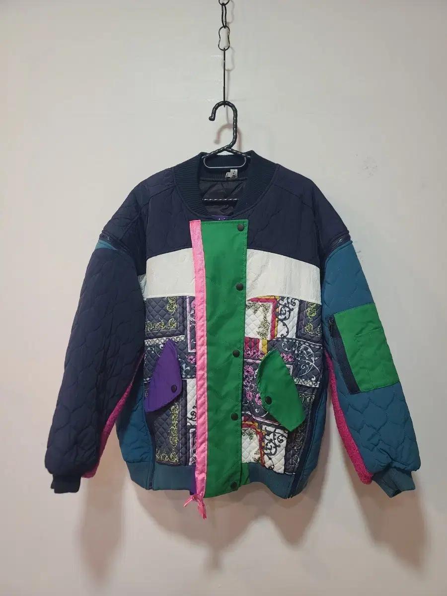 Tange Laoy 컬러 블록 퀼팅 봄버 자켓