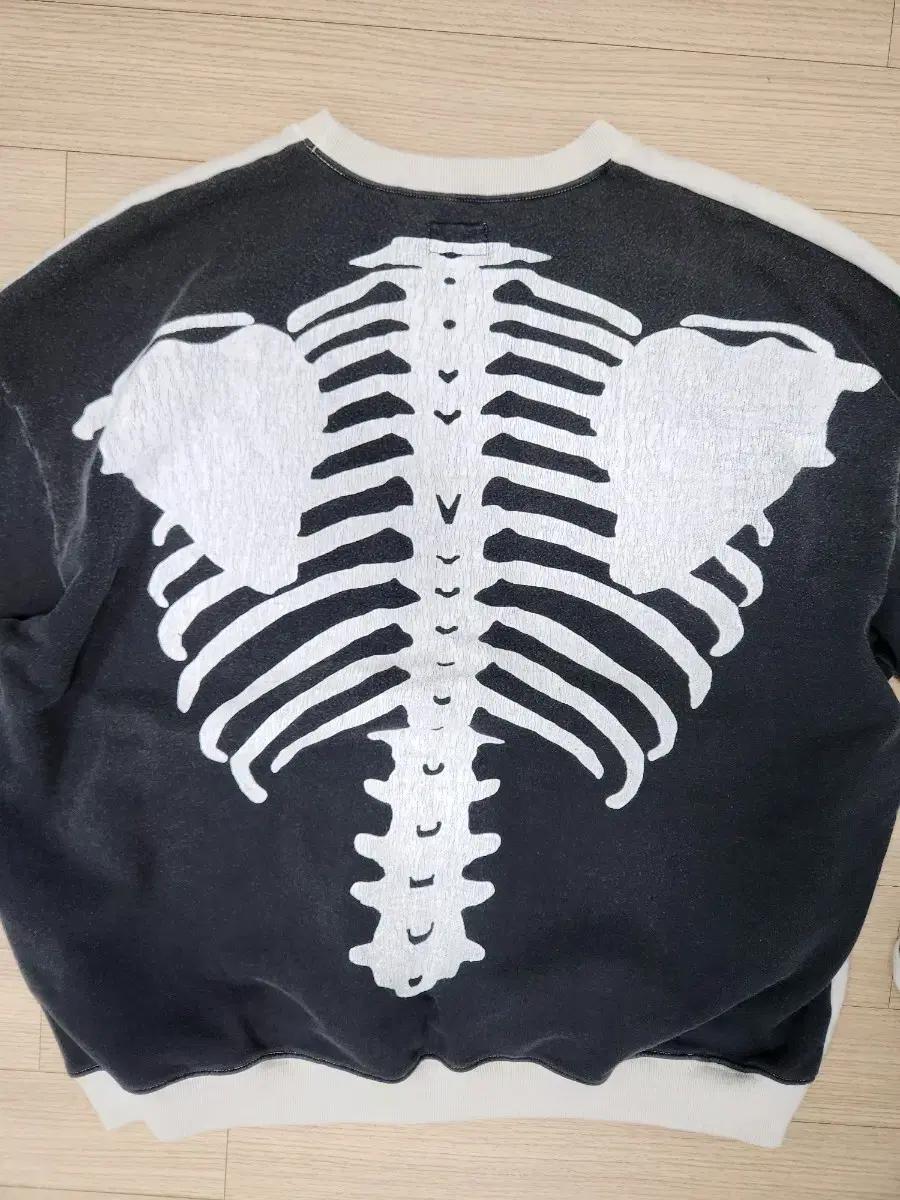 캐피탈 투톤 빅 플리스 본 스웻 셔츠 키나리 블랙