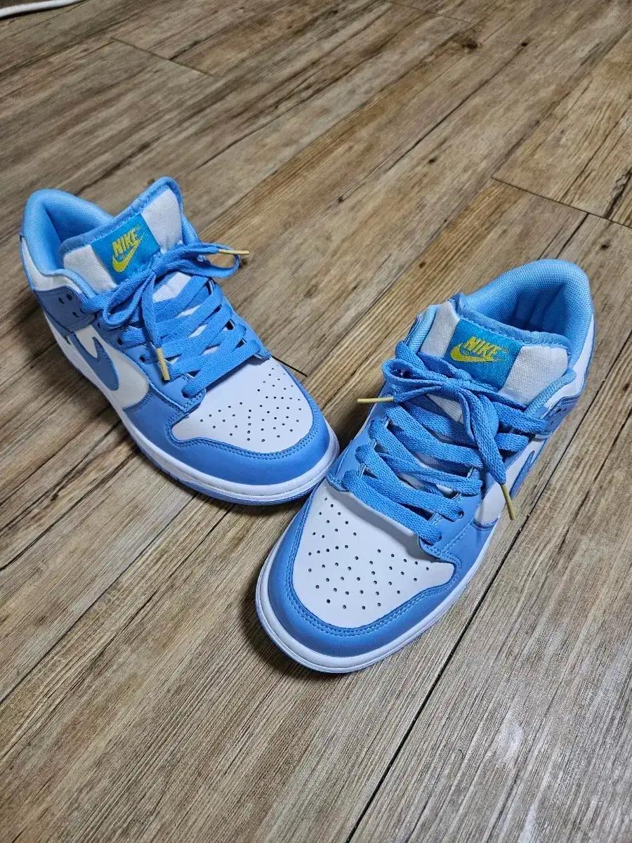 나이키 덩크 로우 화이트/블루 250사이즈