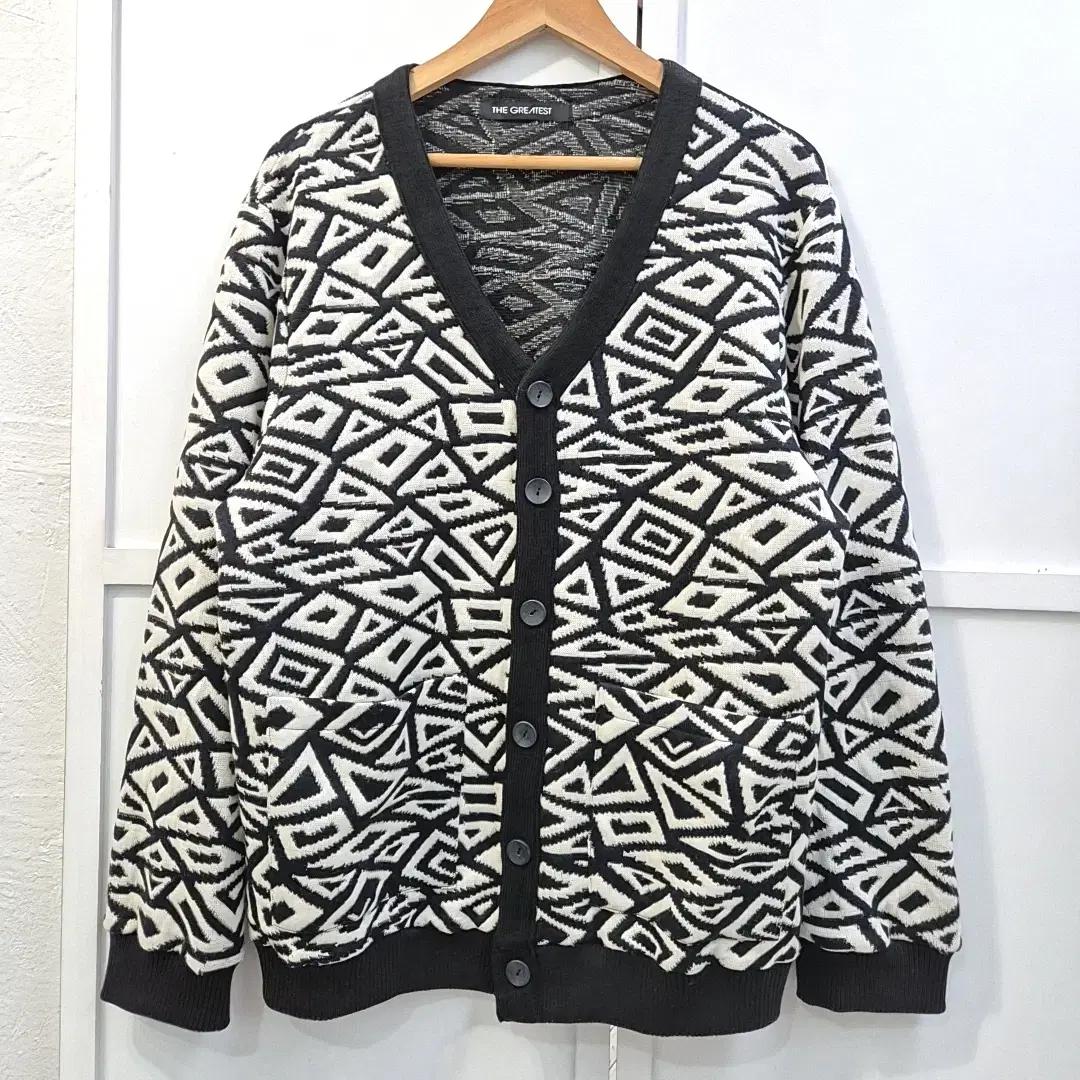 더그레이티스 패턴 니트 가디건