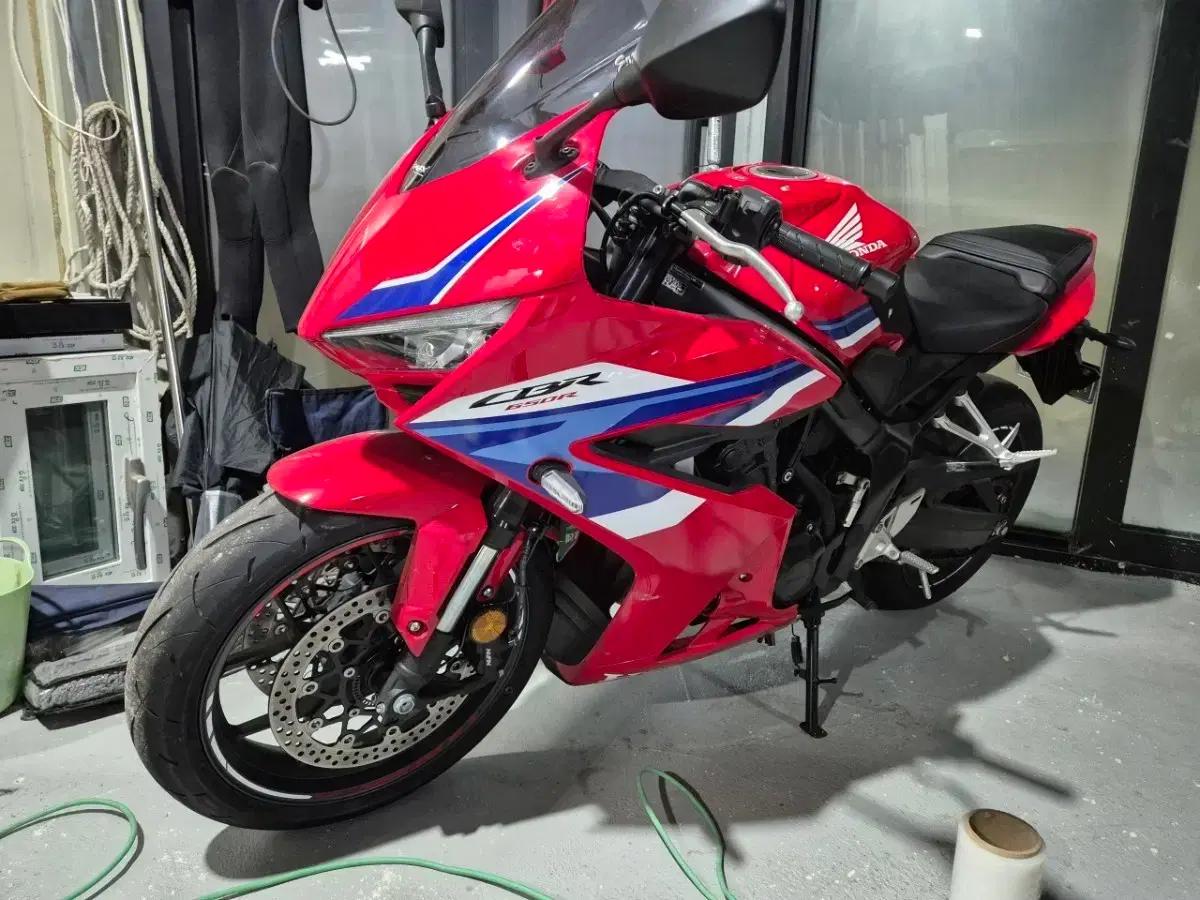 혼다 CBR650R 레드 오토바이