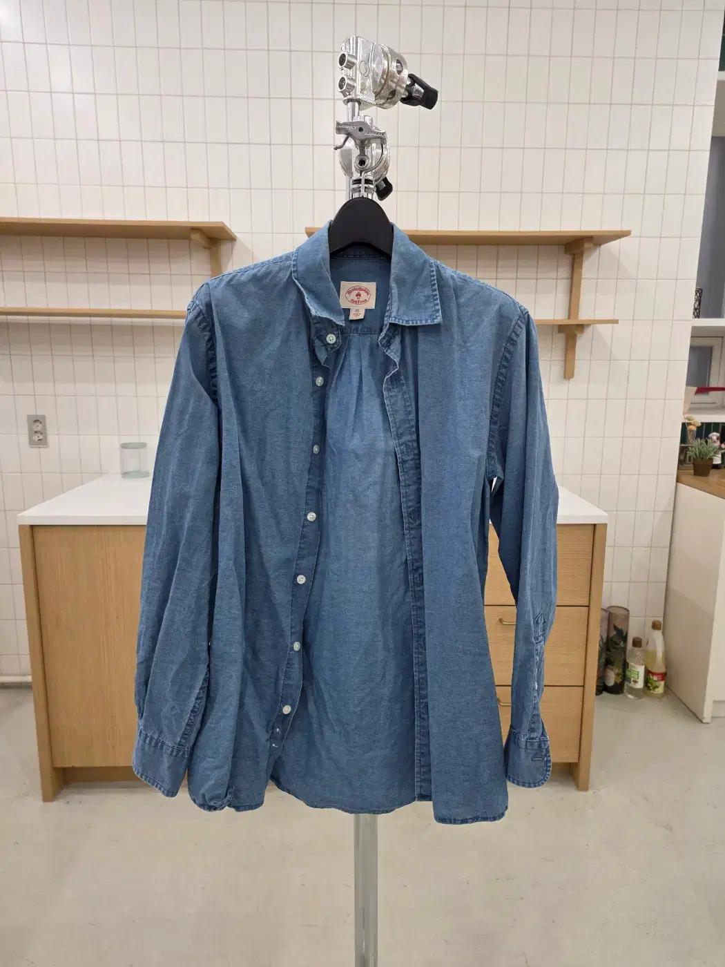 브룩스브라더스 샴브레이 셔츠 95 사이즈 판매합니다.