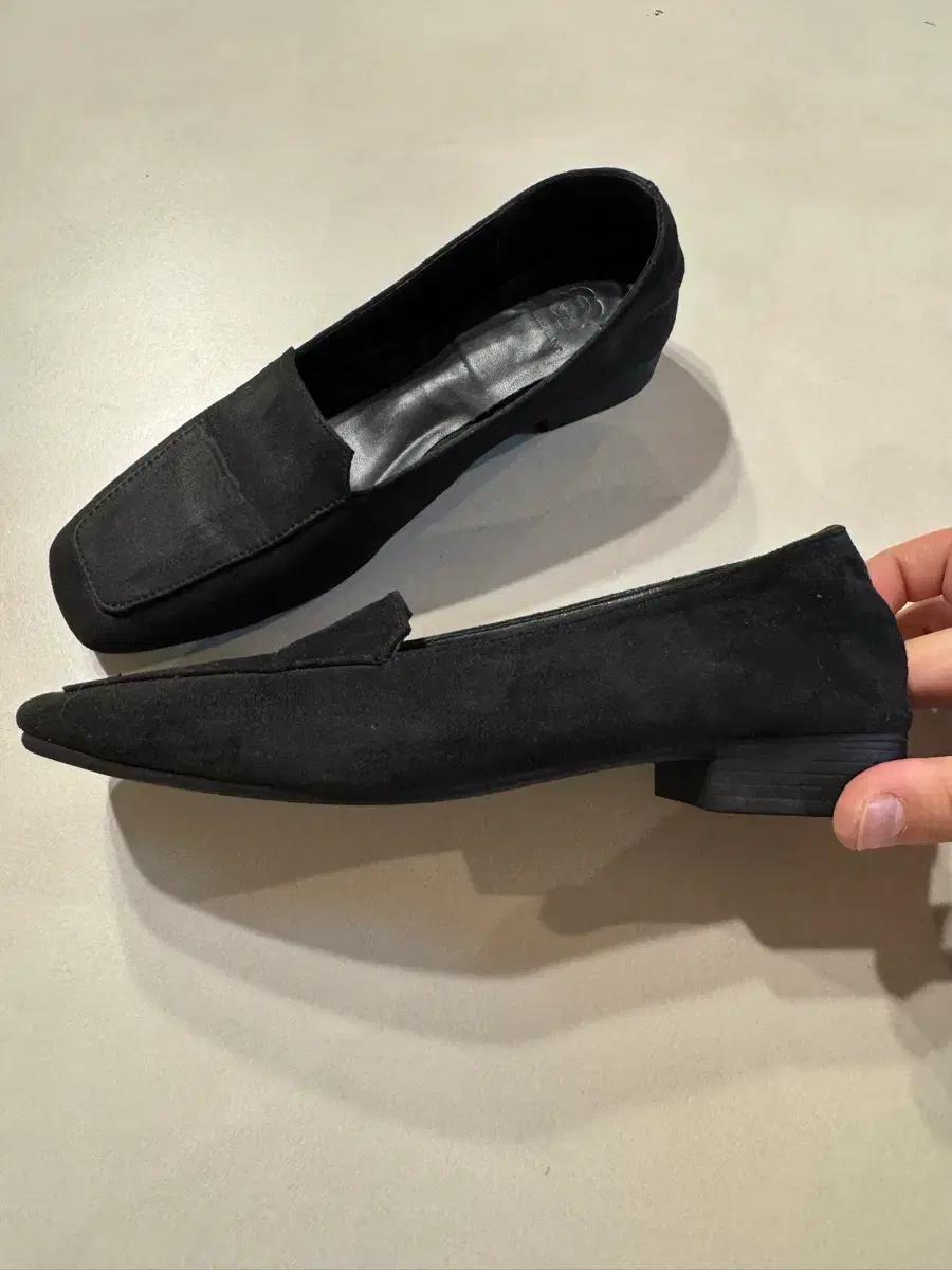 스웨이드 블랙 로퍼힐 슈즈 245 여성