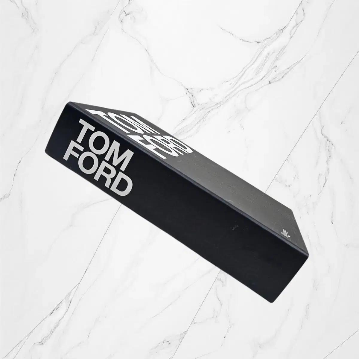 톰포드 TOM FORD 블랙 장식 책 촬영소품책 명품