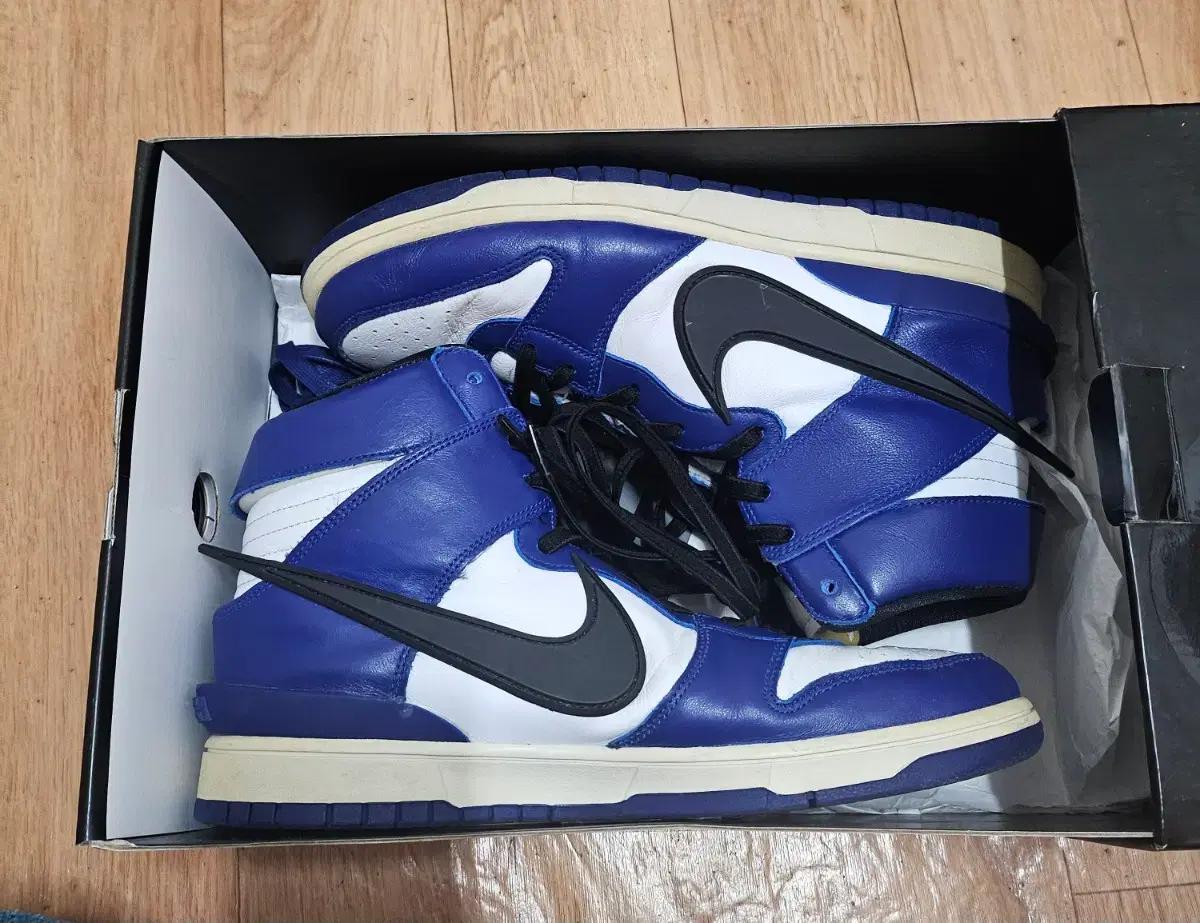 나이키 앰부쉬 덩크 하이 로얄블루 280