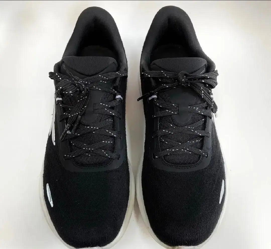 스케쳐스 카본화 에어로 스파크 255mm 팔아요