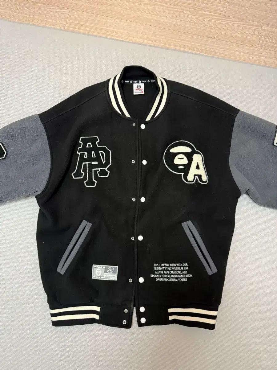 AAPE 에이프 블랙 바시티 자켓