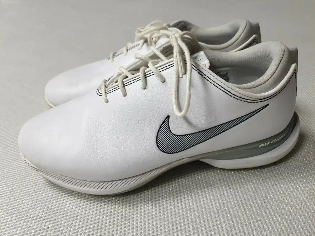 나이키 에어줌 흰색 골프화 250