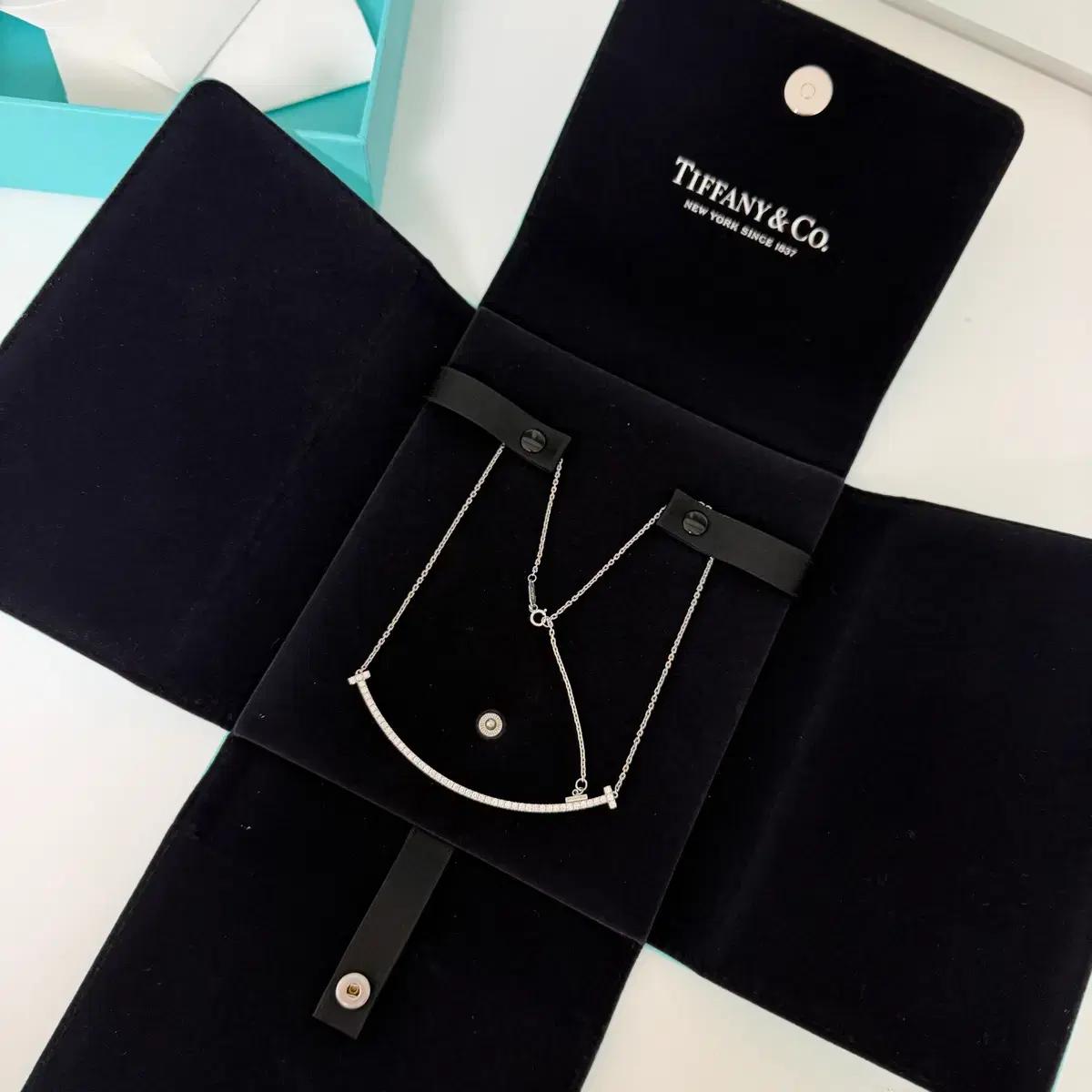 티파니앤코 T 스마일 다이아 목걸이