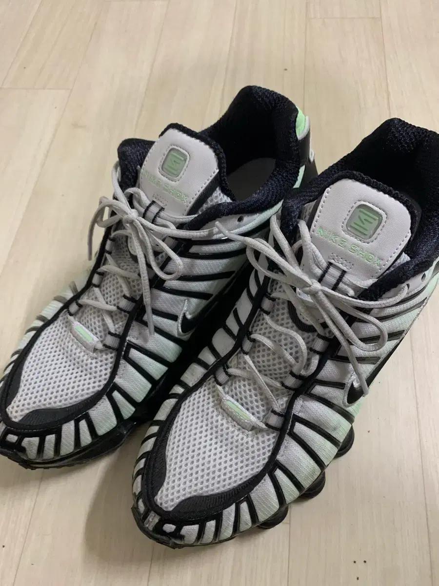 나이키샥스 TL 270사이즈 팝니다