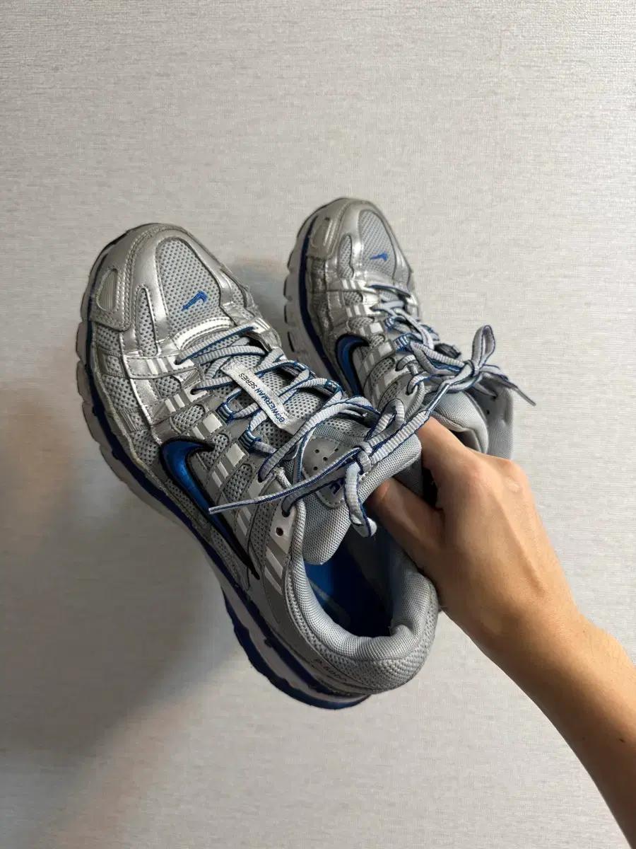 나이키 P-6000 실버/블루 운동화 메탈릭실버