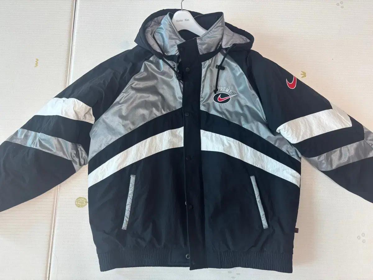 슈프림 나이키 스포츠 자켓 실버