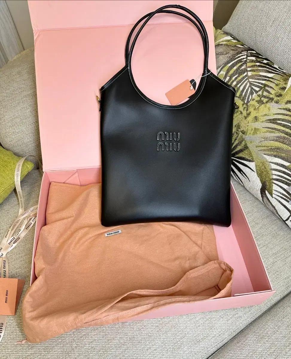 백화점구매미우미우 블랙 레더 토트백 풀세트