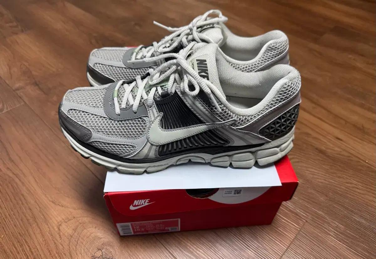 w(우먼스) 나이키 줌 보메로5 코블스톤 / 285사이즈 / 박스O