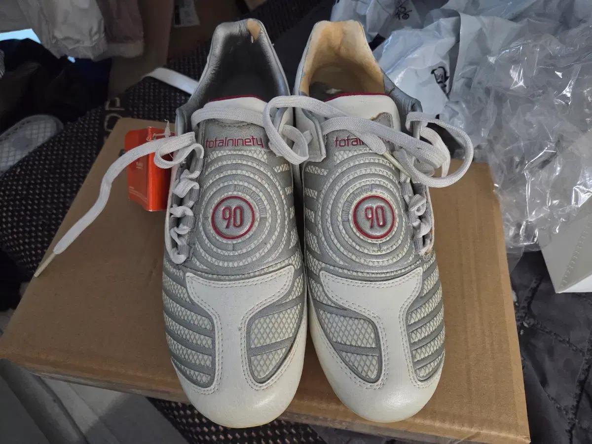 나이키 토탈90 2 275mm